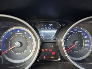 Hyundai Elantra: 1.8 l | 2013 il Sedan