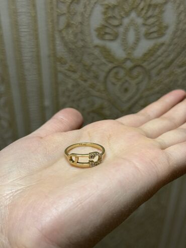 золотые кольца 585: 585 проба,желтое золото 
17 размер