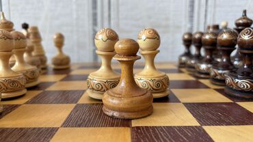 Шахматы: Шахматы "Манас" Производство Кыргызстан, Кыял. 90х годов. Доска — 8