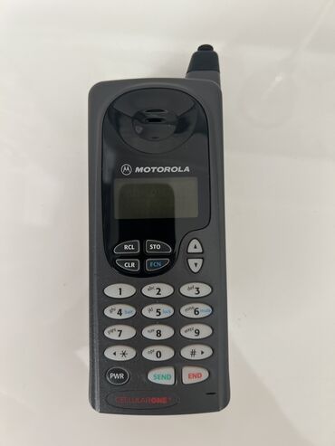 200 manata telefonlar: Lap köhnə Motorola 100 manat Adapteri yoxdur, kabura üstündə