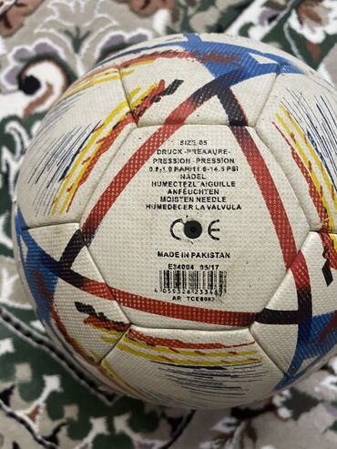 иголка для мяча: Продается мяч,оригинальный,покупали за 10000,продаём за 8000