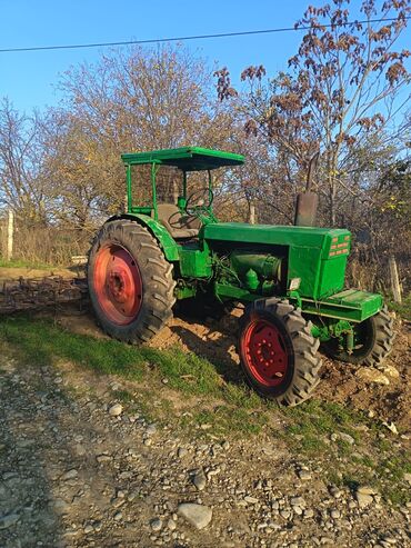 Traktorlar: Yaşıl rəngli təkərli kənd təsərrüfatı traktoru - Güclü dizel — 1