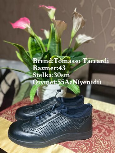 megamor parfum qiymeti: Brend:Tomasso Taccardi
Razmer:43
Stelka:30sm
Qiymet:55AzN(yenidi)