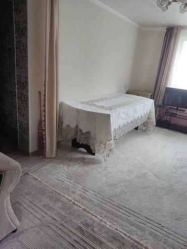 Продажа коттеджей и домов: Продается одноэтажный дом с закрытым двором и хозпостройками. - — 7