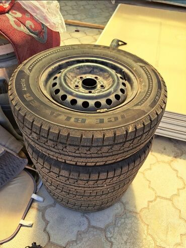 купить багажник на крышу авто в бишкеке: Колеса в сборе 205 / 70 / R 15, Зима, Б/у, Комплект, Легковые, Железные, отверстий - 5