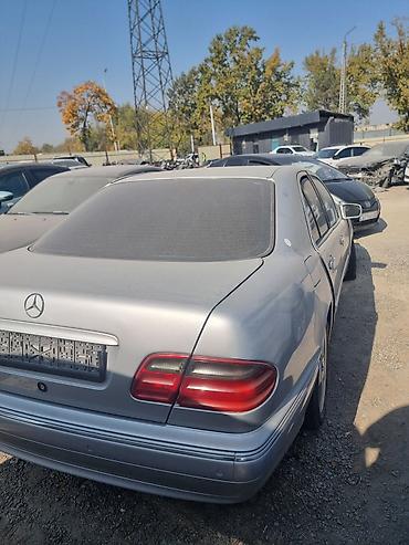rd 1: Mercedes-Benz E-Class: 2001 г., Седан — 5