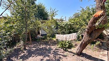Продажа полдома: Продам Участок 3,5 соток, дом саман 61м2, р-н КНУ, 135т$ Есть — 6