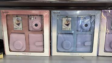 Foto və videokameralar: **Fujifilm Instax Mini 12 Hədiyyəlik Dəsti** Məhsulun təsviri — 1