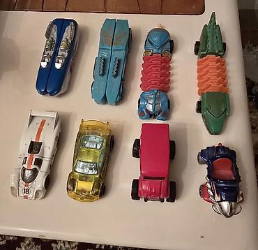 Avtomobil satışı: Hotwheels maşınları. ilk iki maşın 2 yerə ayırıla bilir. digər — 1