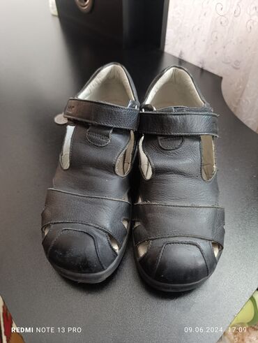 ортопедические кроссовки: Продаю подростковую обувь,босоножки 37 размера,мальчику стали
