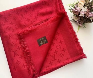 Baş geyimləri: Brend şərflərin və yaylıqların replikası, qiymətlər 25 manatdan — 14