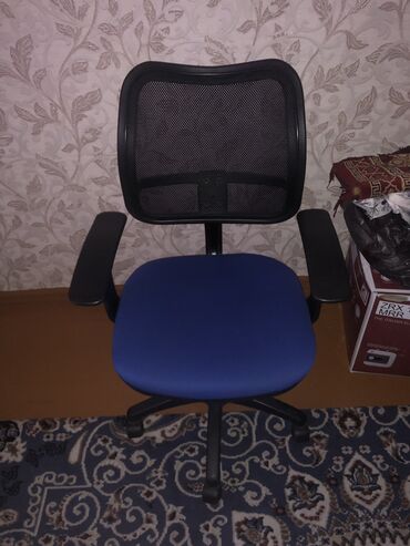 Другие мебельные гарнитуры: Офисный кресло