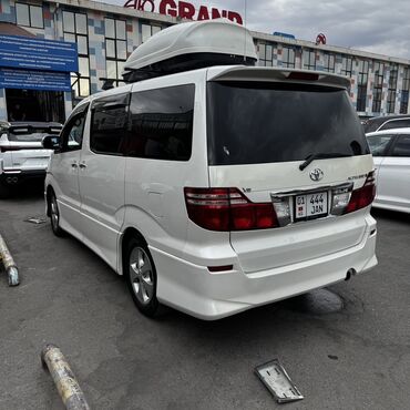 молоковоз машина: Белый минивэн Toyota Alphard, оснащенный багажником на крыше