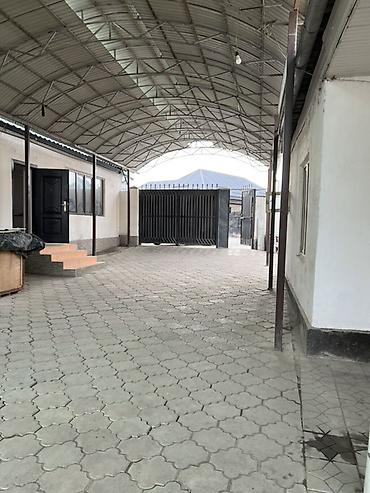 Продажа коттеджей и домов: Дом с большим крытым двором и отдельным въездом через распашные — 1