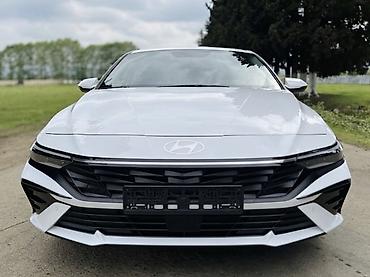 16 tekerler: Hyundai Elantra – ağ rəngli, müasir dizaynlı sedan - Xarici görünüş — 6