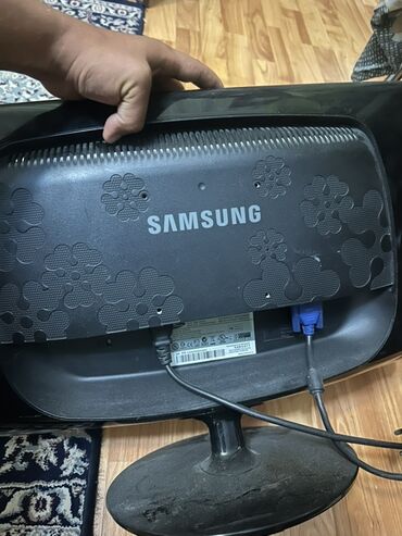 экран: Salam. Bu Samsung SyncMaster B2030H modeli 20 düym ölçülü LCD