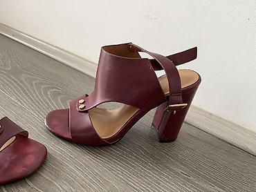 balenciaha: Ženske sandale na visoku blok štiklu, bordo boje. - Dizajn sa širokim — 2