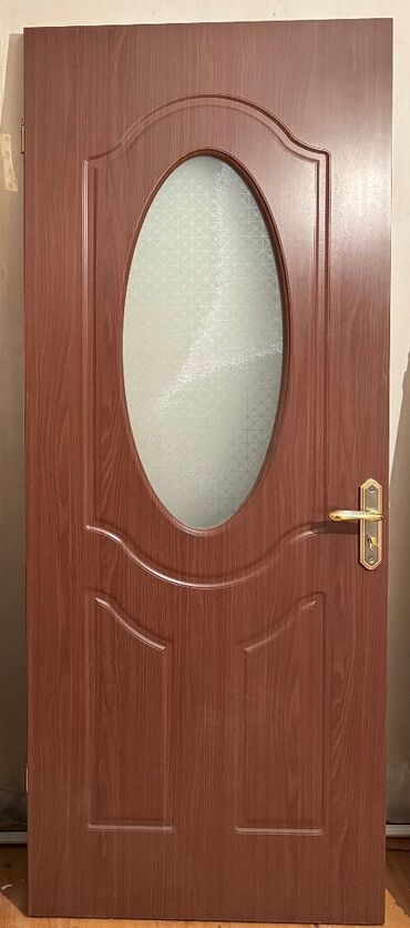 Otaq qapıları: Demək olar ki, yeni qapıdan fərqlənmir, 3 ədəd var