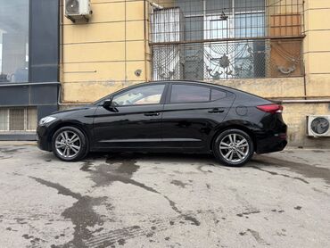 Hyundai: Hyundai Elantra: 1.6 l | 2016 il Sedan — 17