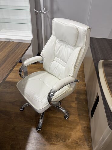 Ofis və oyun kresloları: Təkərli, Qolları tənzimlənir, Süni dəri — 29
