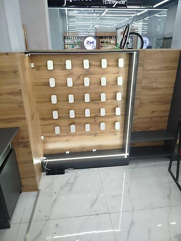 Витрины: Торговые витрины и прилавки для магазинов электроники и аксессуаров — 7