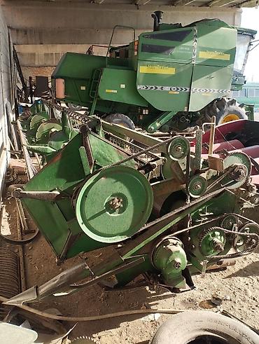 арык бетонный: Комбайн John Deere с жатками Описание: - Зерноуборочный комбайн John — 5