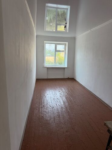продается 1 комнатная кара балта квартира: 3 комнаты, 50 м², 1 этаж, Евроремонт