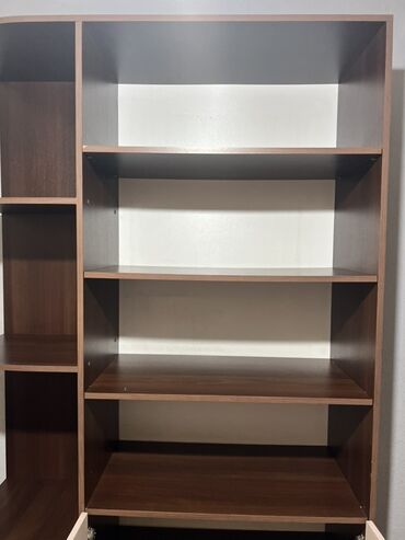 шкаф и настенные книжные полки: Стеллаж/шкаф для гостиной или кабинета - Материал: ЛДСП с текстурой