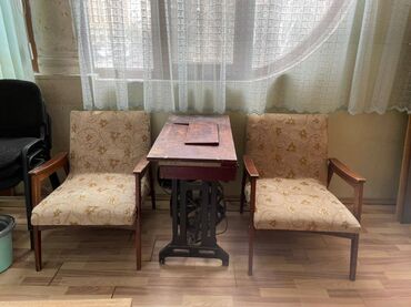 Ofislər: Ofis Nizami metrosunun yanında,. Sahəsi 70kv. Əşyalarla birlikdə — 2