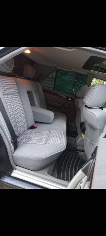 Mercedes-Benz: Mercedes-Benz E 220: 2.2 l | 1994 il Sedan -da lalafo.az — 10 Mercedes-Benz: Mercedes-Benz E 220: 2.2 l | 1994 il Sedan — 10