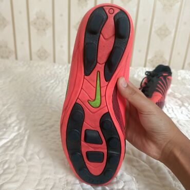 футбольный бутс: Футбольные бутсы Nike T90 (оригинал) Продаю оригинальные футбольные