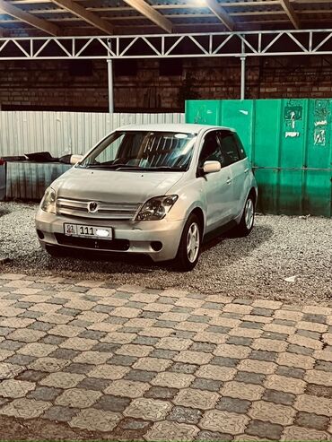 маленькая машина: Toyota ist: 1.3 л, Автомат, Бензин, Хэтчбэк