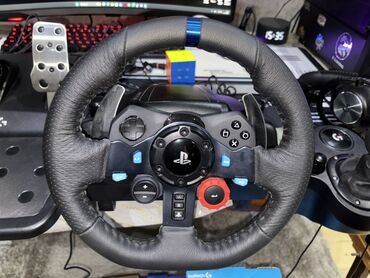 авто монитор: Logitech G29 Driving Force yarış sükanı və pedalları dəsti ilə real