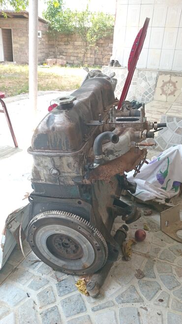 vaz 2105: VaZ 21011 avtomobil mühərriki satılır. Mühərrik işlək vəziyyətdədir