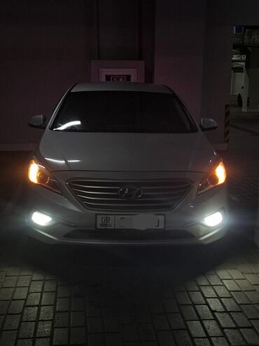 соната 2010 года: Hyundai Sonata LF, серебристый седан бизнес-класса Основные