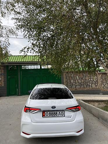 Toyota: Toyota Corolla: 2019 г., 1.8 л, Вариатор, Гибрид, Седан — 4