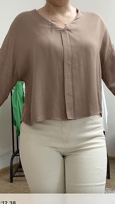 Блузки: - Универсальная база: сочетается с лонгсливами, свитерами и рубашками — 17