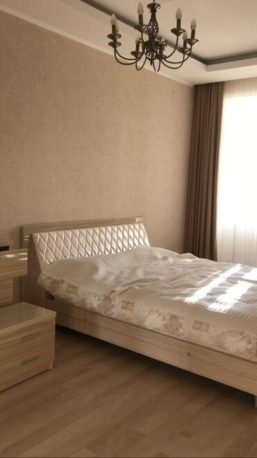 спальный гарнитур барокко: Уктоочу бөлмө гарнитуру, түсү - Саргыч боз