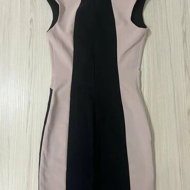 amisu haljine: Kratka haljinica, rastegljiva,veličina 36