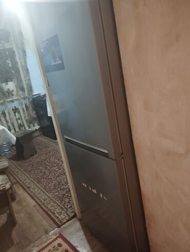 продаю стралный машина: Холодильник Beko, Двухкамерный