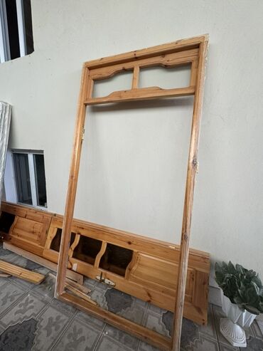 Tavan: Goranboy rayonu,Faxrali kendi. Taxta qapı çərçivəsi və qapı yarpağı