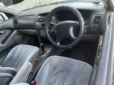 самые дешёвые авто: Продам автомобиль с правым рулём (интерьер класса D/E). Просторный