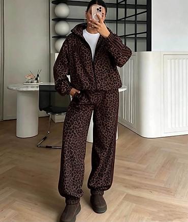 tedy duks: 08. Komplet trenerka
Animal print
4.000 dinara H — 3