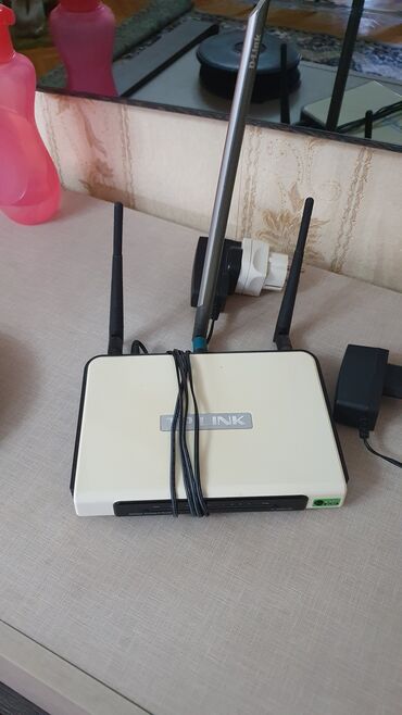 shiro modem: 25 azn, işlek veziyyetdedir, elave 3cu anteni var, hec bir problemi