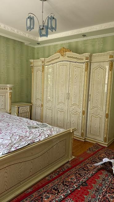 office table: Спальный гарнитур в классическом стиле с резными декоративными — 4