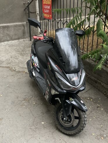 купить мотоцикл в рассрочку без банка: Макси скутер 175 куб. см, Бензин, Б/у