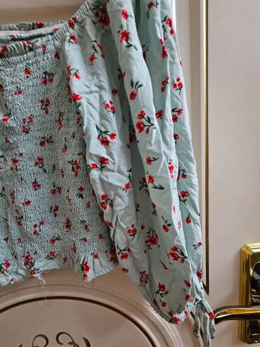 Köynək və bluzalar: Herbiri 2 AZN — 6