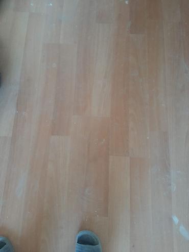 Laminat kv 5 azn 50 kvdı əla vəziyyətdədi ünvan yasamal 91090