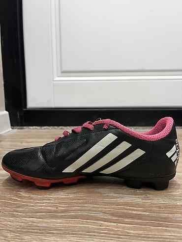 Бутсы: Футбольные бутсы adidas для игры на натуральном газоне/твердых полях — 1