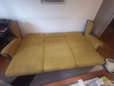 Stilske garniture: Trosed, fotelje, klub sto, tepih očuvano kvalitetno — 10